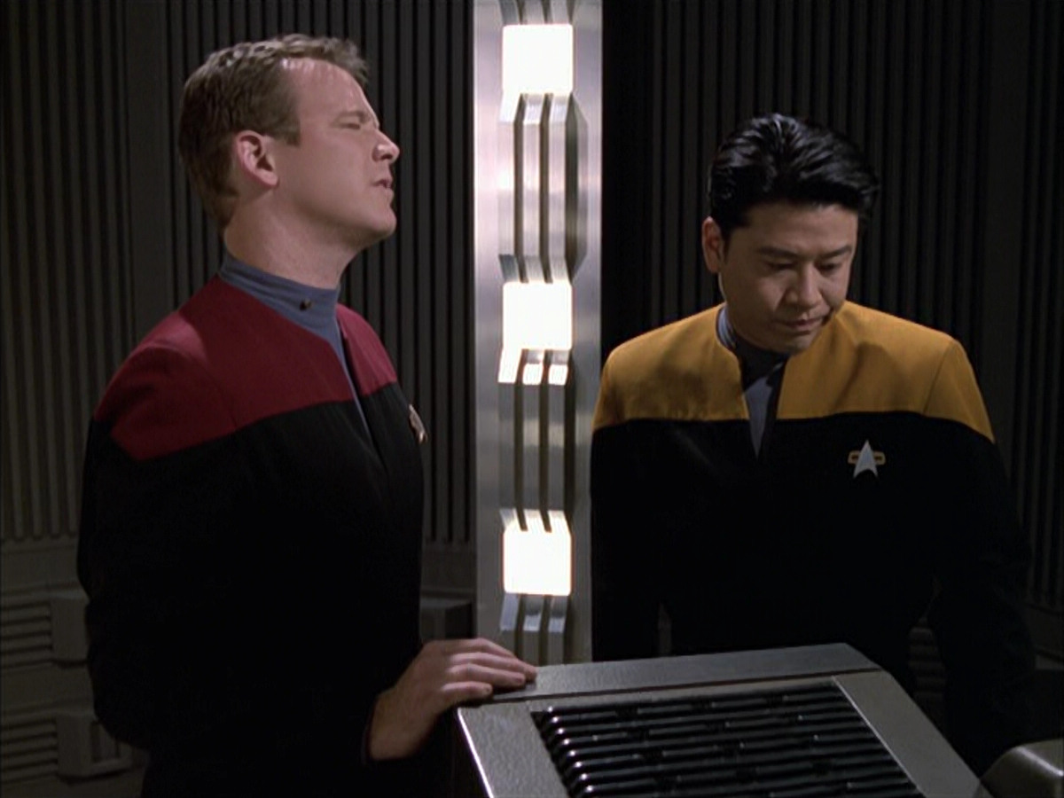 extant_StarTrek_VOY_6x17-SpiritFolk_01911.jpg
