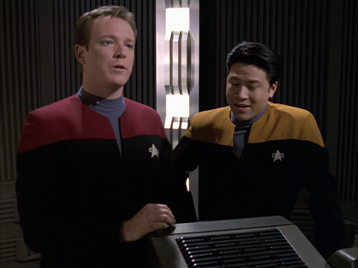 extant_StarTrek_VOY_6x17-SpiritFolk_01929.jpg
