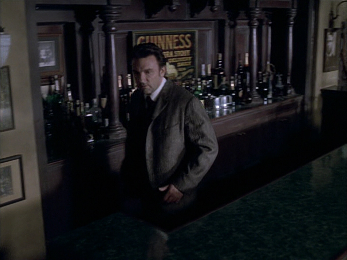 extant_StarTrek_VOY_6x17-SpiritFolk_01952.jpg