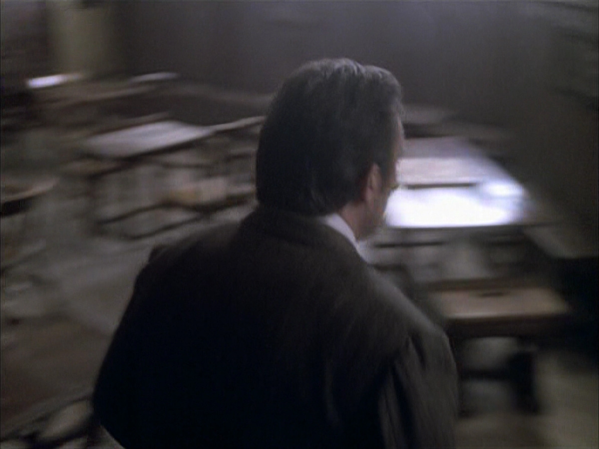 extant_StarTrek_VOY_6x17-SpiritFolk_01956.jpg