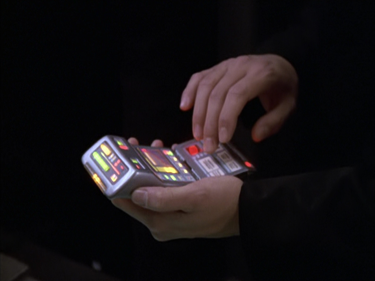 extant_StarTrek_VOY_6x17-SpiritFolk_01979.jpg