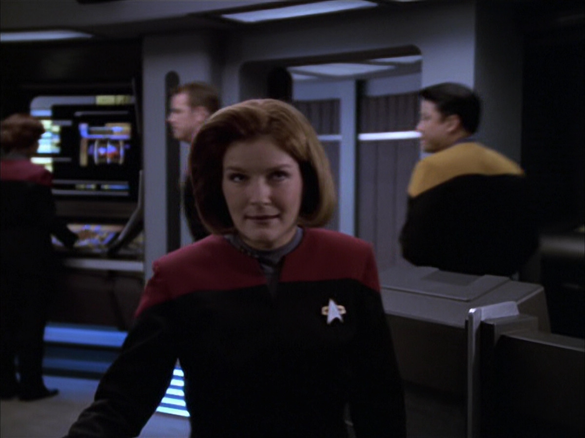 extant_StarTrek_VOY_6x17-SpiritFolk_02010.jpg