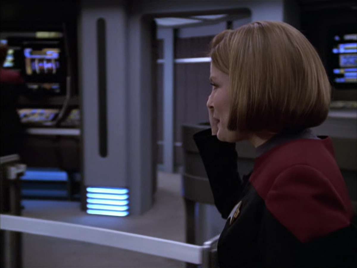 extant_StarTrek_VOY_6x17-SpiritFolk_02013.jpg
