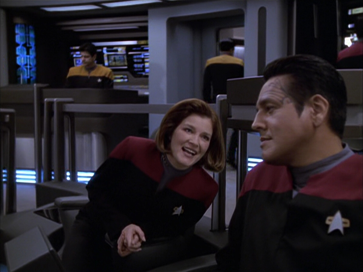 extant_StarTrek_VOY_6x17-SpiritFolk_02023.jpg