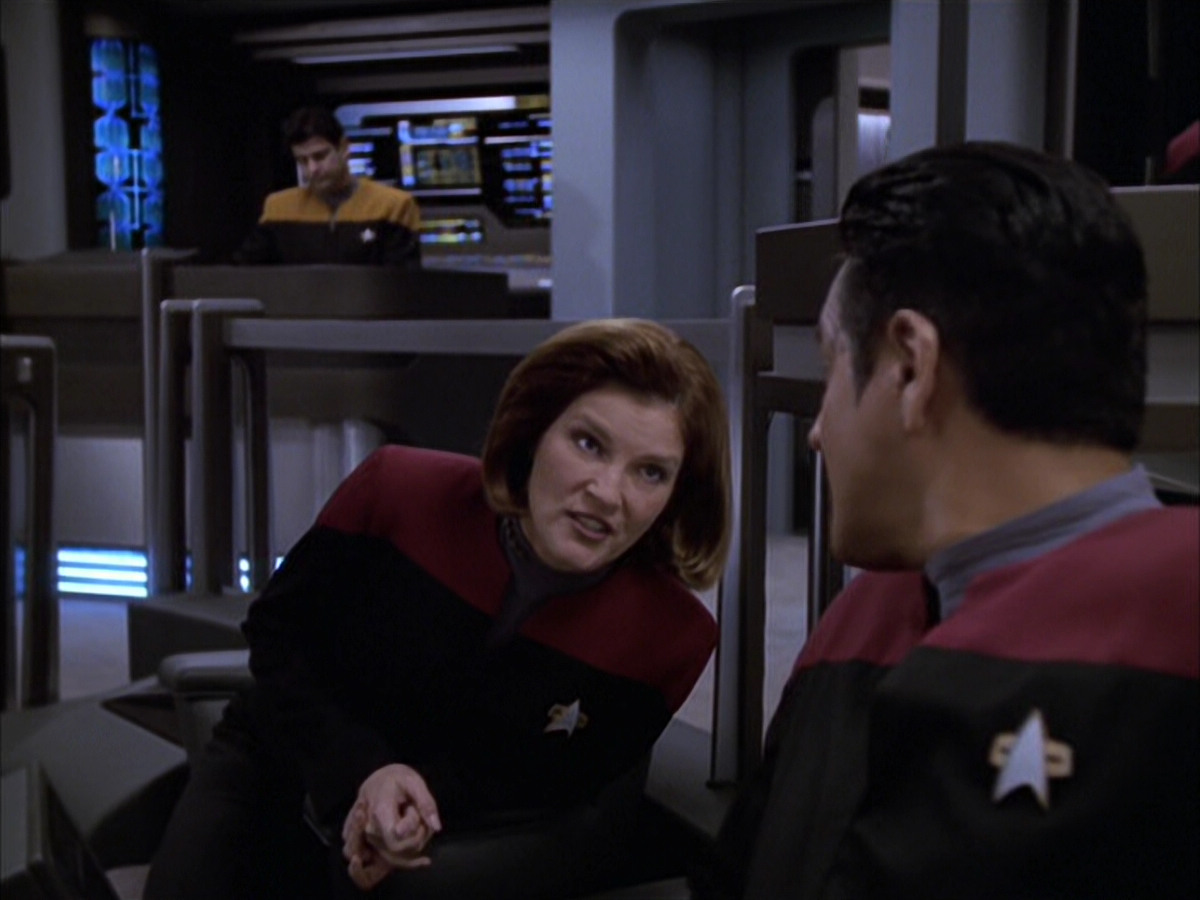 extant_StarTrek_VOY_6x17-SpiritFolk_02025.jpg