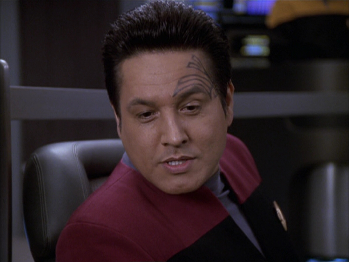 extant_StarTrek_VOY_6x17-SpiritFolk_02031.jpg