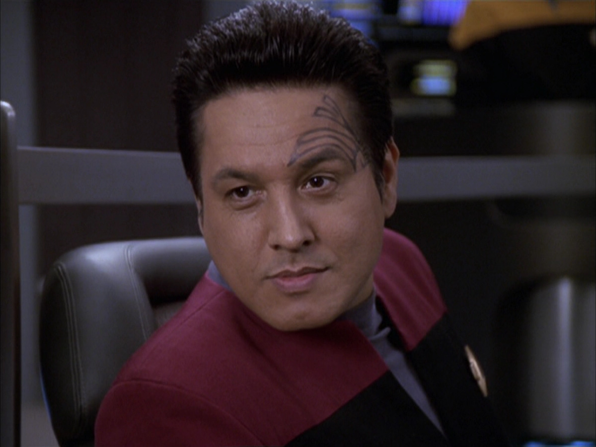extant_StarTrek_VOY_6x17-SpiritFolk_02034.jpg