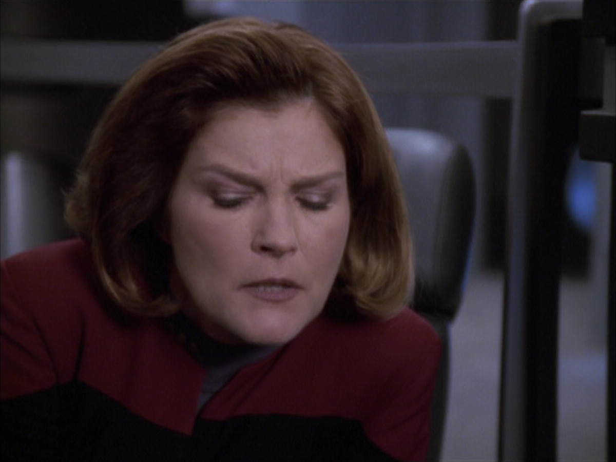 extant_StarTrek_VOY_6x17-SpiritFolk_02037.jpg