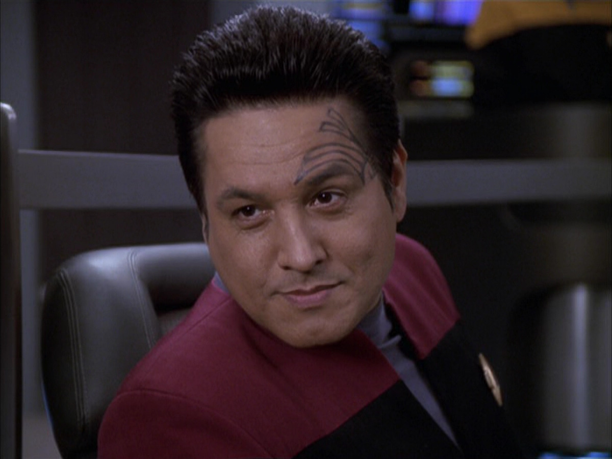 extant_StarTrek_VOY_6x17-SpiritFolk_02051.jpg