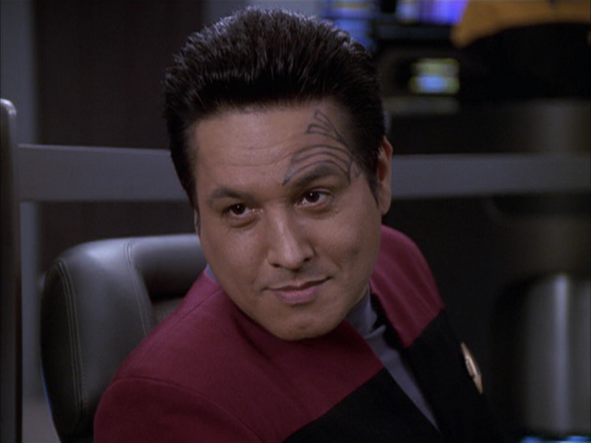 extant_StarTrek_VOY_6x17-SpiritFolk_02054.jpg