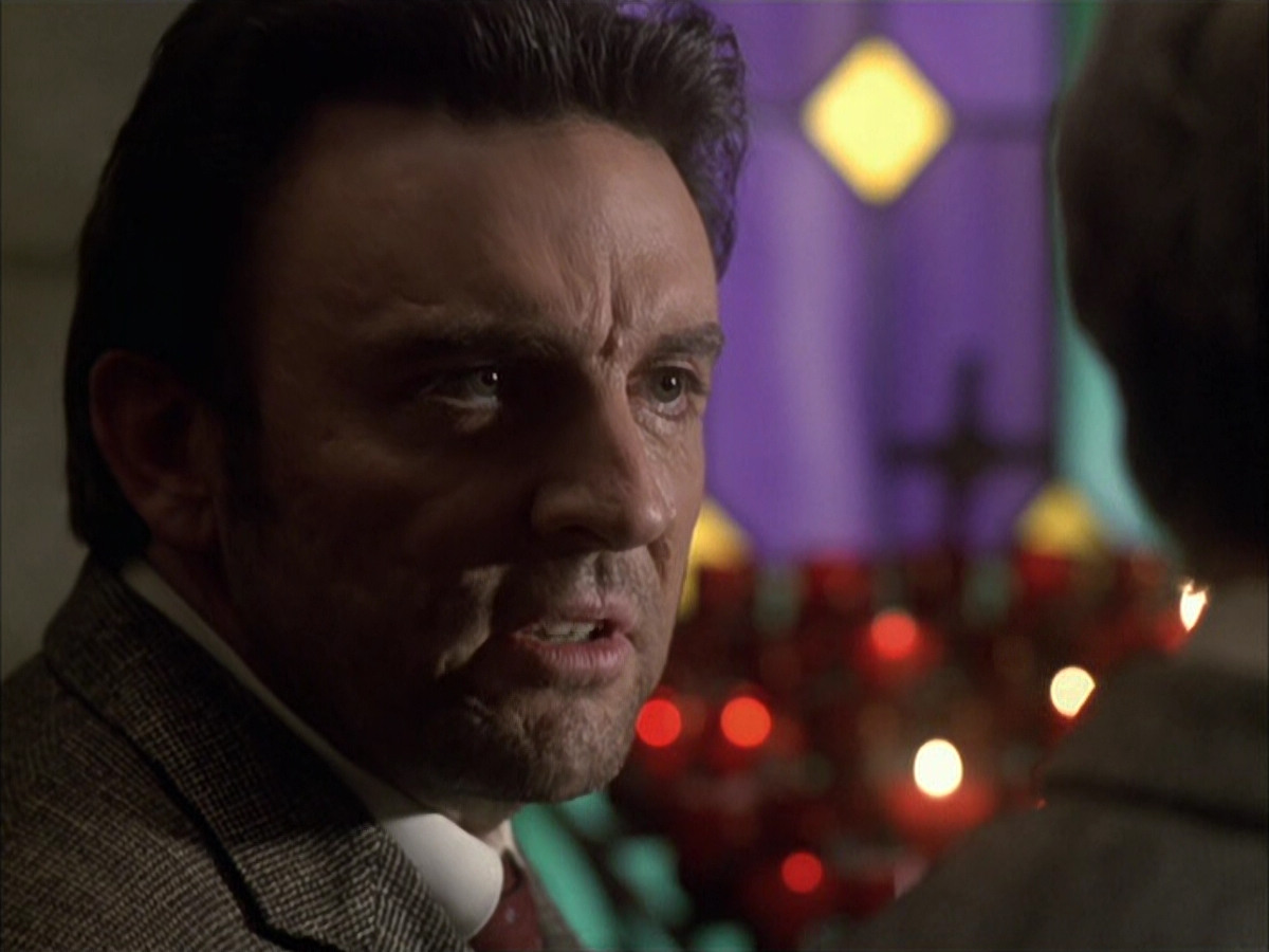 extant_StarTrek_VOY_6x17-SpiritFolk_02076.jpg