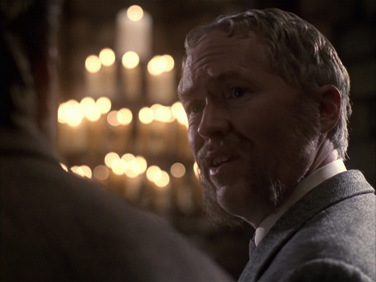 extant_StarTrek_VOY_6x17-SpiritFolk_02081.jpg
