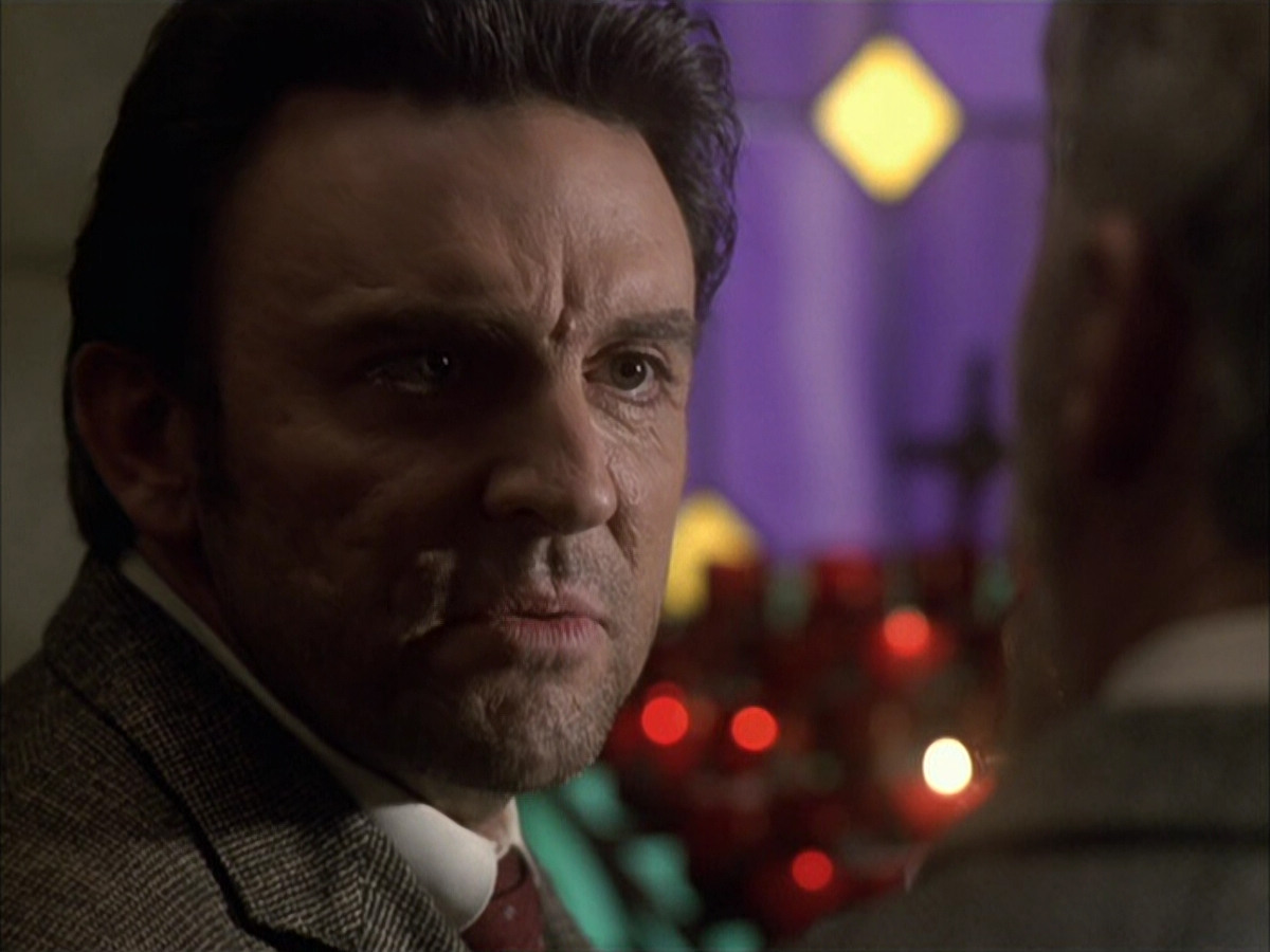 extant_StarTrek_VOY_6x17-SpiritFolk_02088.jpg
