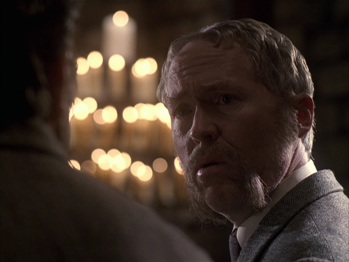 extant_StarTrek_VOY_6x17-SpiritFolk_02092.jpg