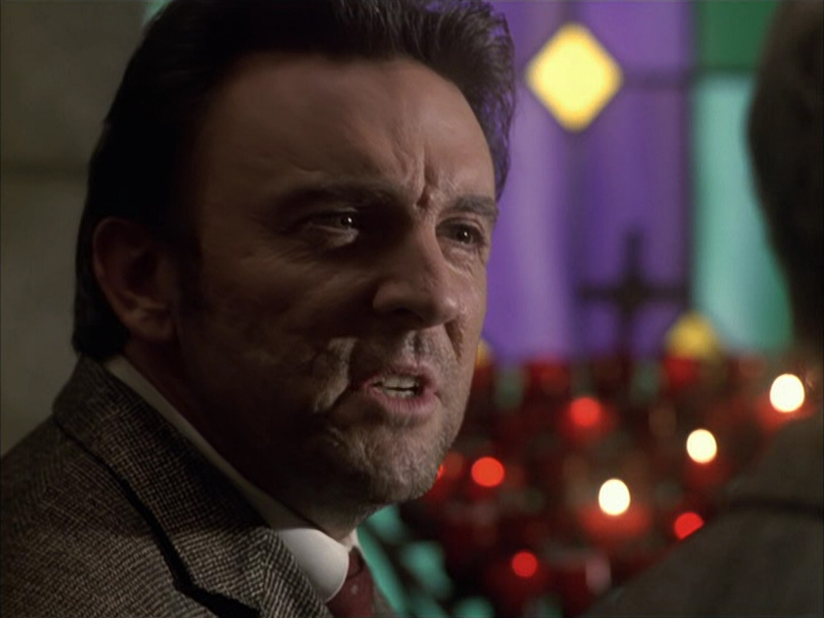 extant_StarTrek_VOY_6x17-SpiritFolk_02109.jpg