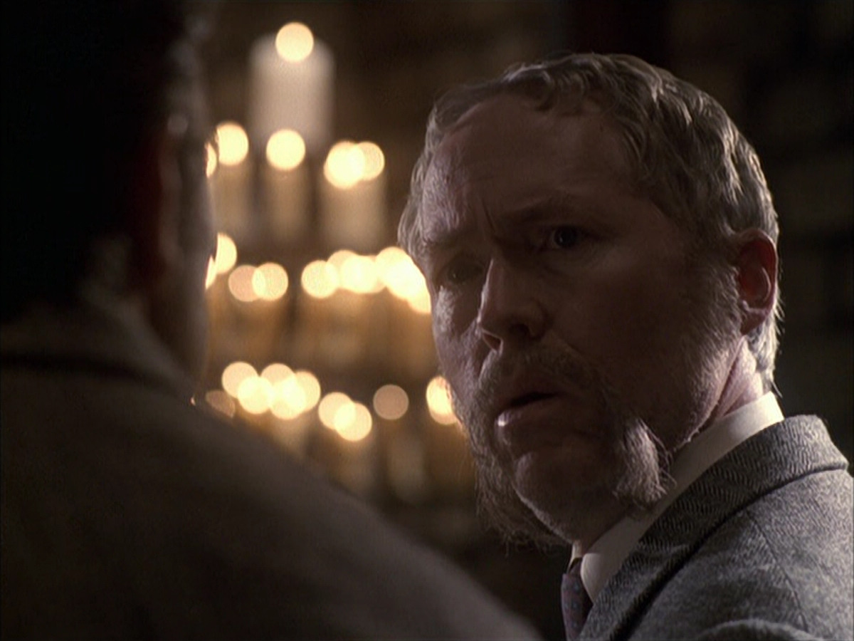 extant_StarTrek_VOY_6x17-SpiritFolk_02114.jpg