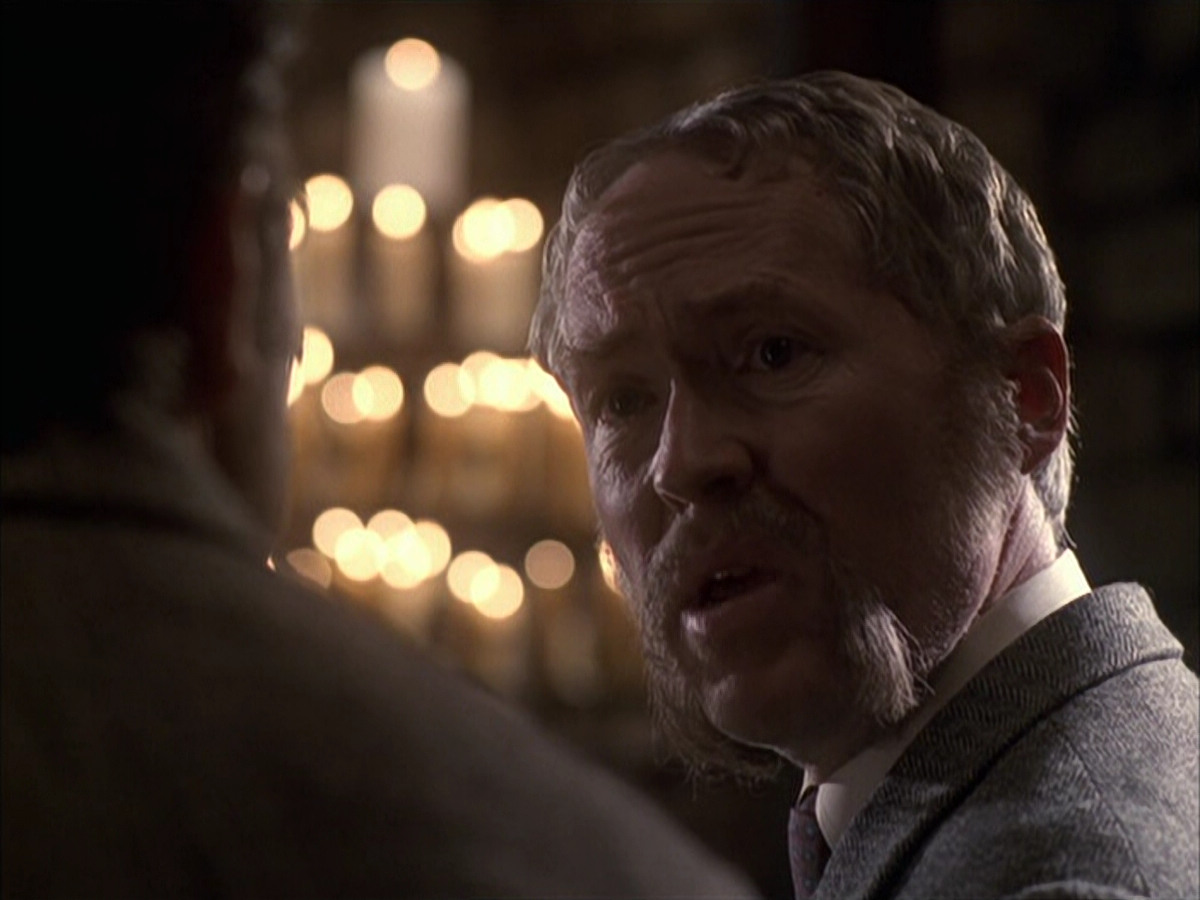 extant_StarTrek_VOY_6x17-SpiritFolk_02115.jpg