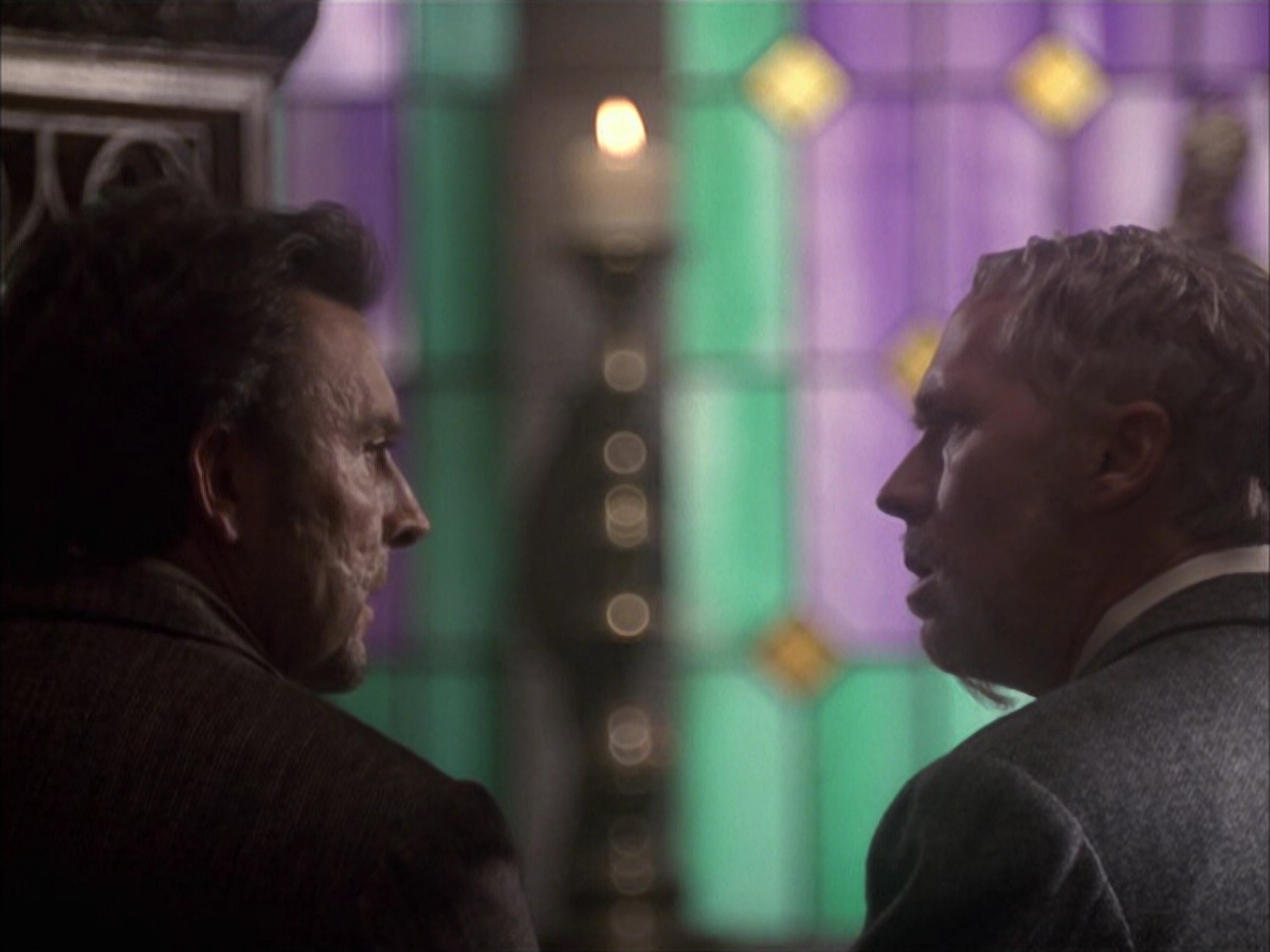 extant_StarTrek_VOY_6x17-SpiritFolk_02122.jpg