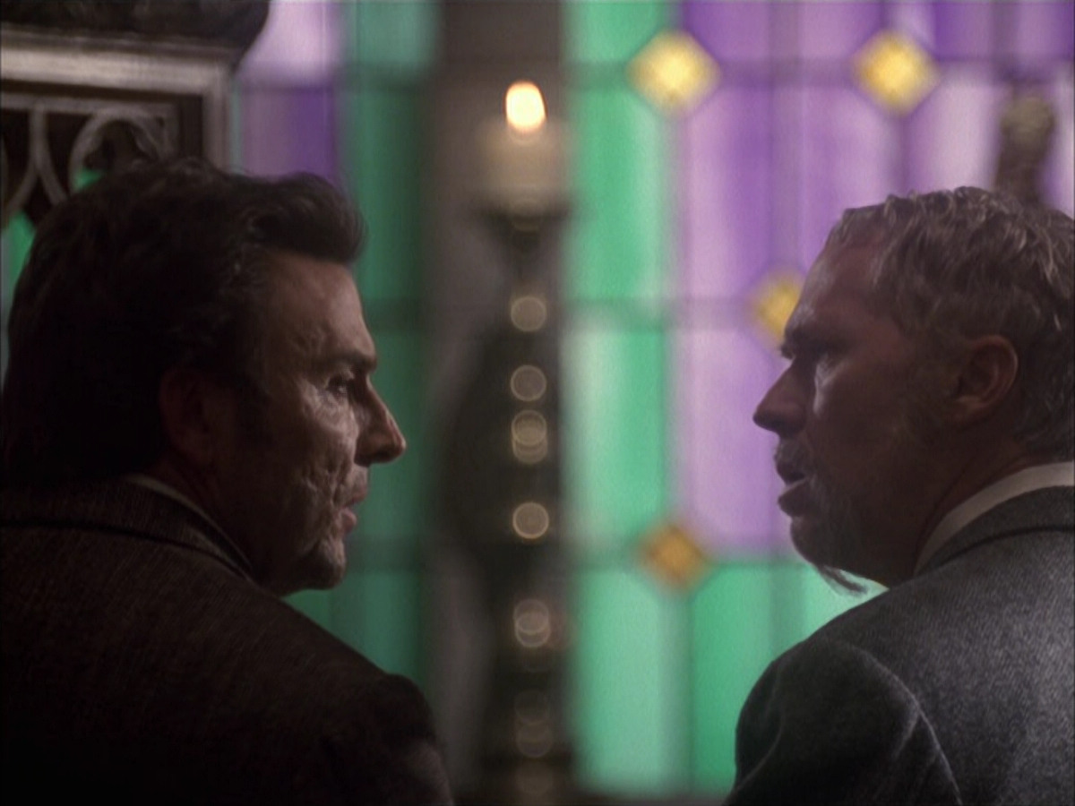extant_StarTrek_VOY_6x17-SpiritFolk_02123.jpg