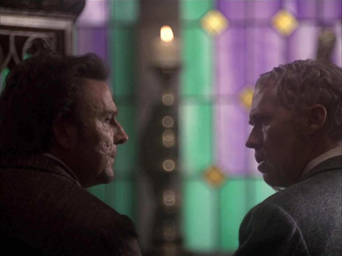 extant_StarTrek_VOY_6x17-SpiritFolk_02126.jpg