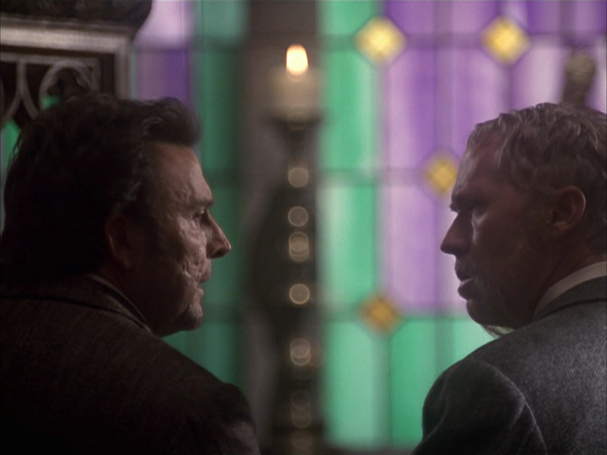 extant_StarTrek_VOY_6x17-SpiritFolk_02127.jpg
