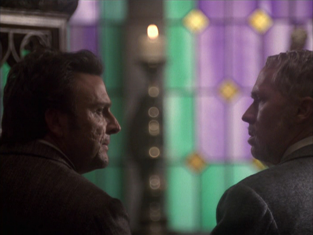 extant_StarTrek_VOY_6x17-SpiritFolk_02137.jpg