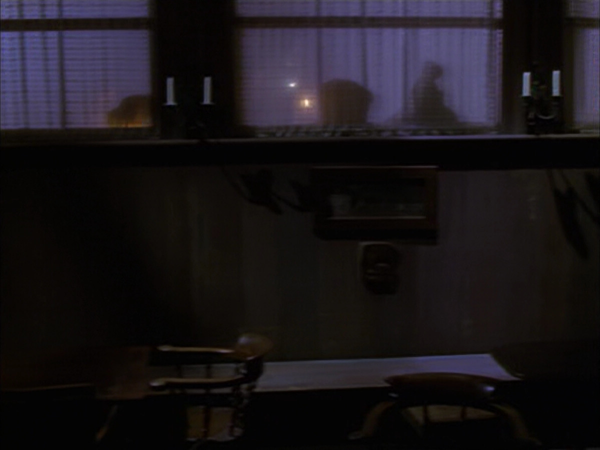extant_StarTrek_VOY_6x17-SpiritFolk_02162.jpg