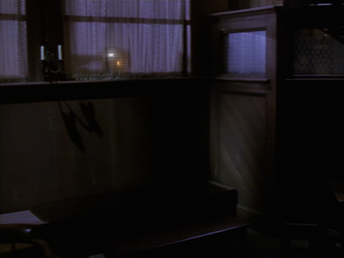 extant_StarTrek_VOY_6x17-SpiritFolk_02165.jpg