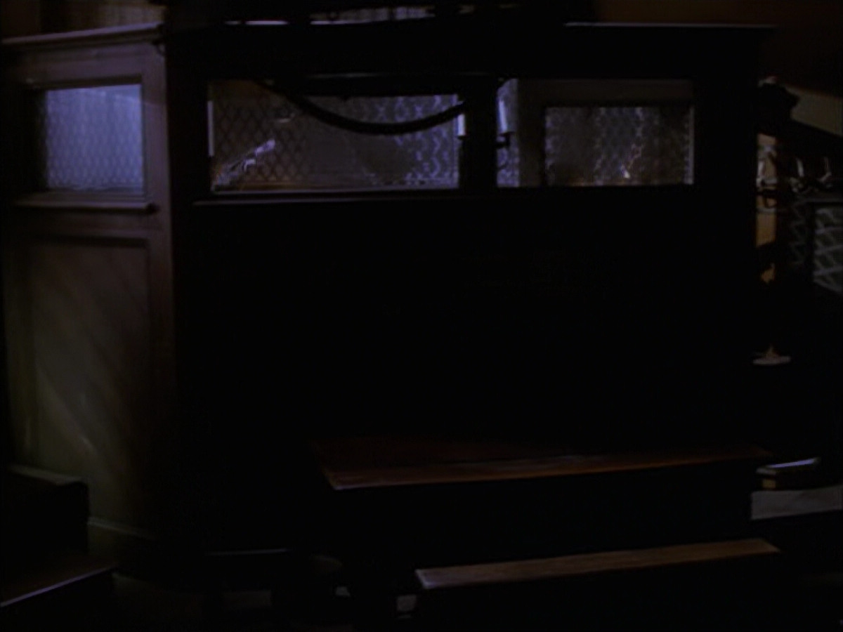 extant_StarTrek_VOY_6x17-SpiritFolk_02170.jpg