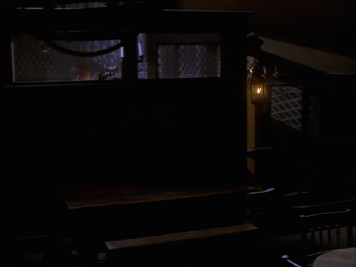 extant_StarTrek_VOY_6x17-SpiritFolk_02171.jpg