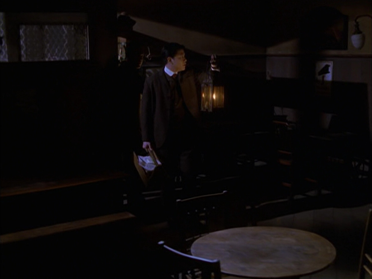 extant_StarTrek_VOY_6x17-SpiritFolk_02174.jpg