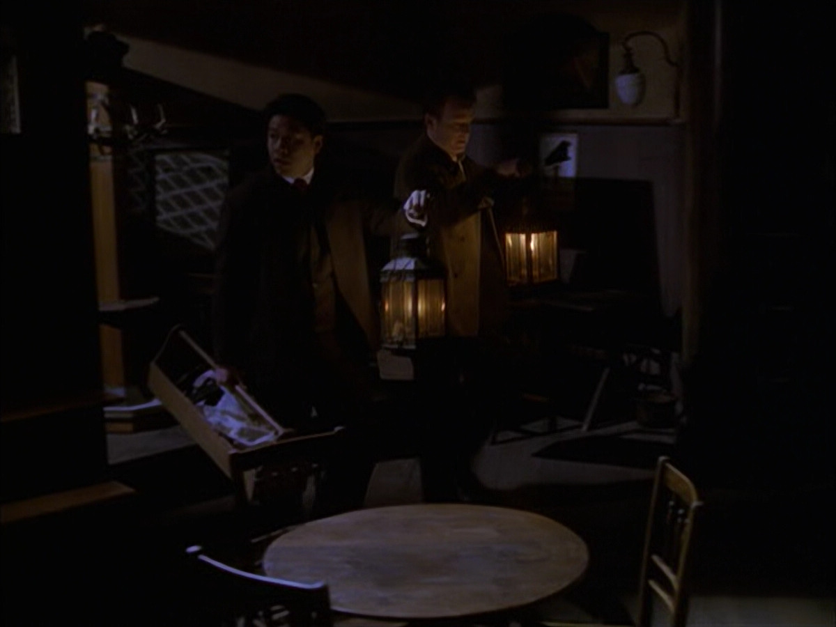 extant_StarTrek_VOY_6x17-SpiritFolk_02176.jpg