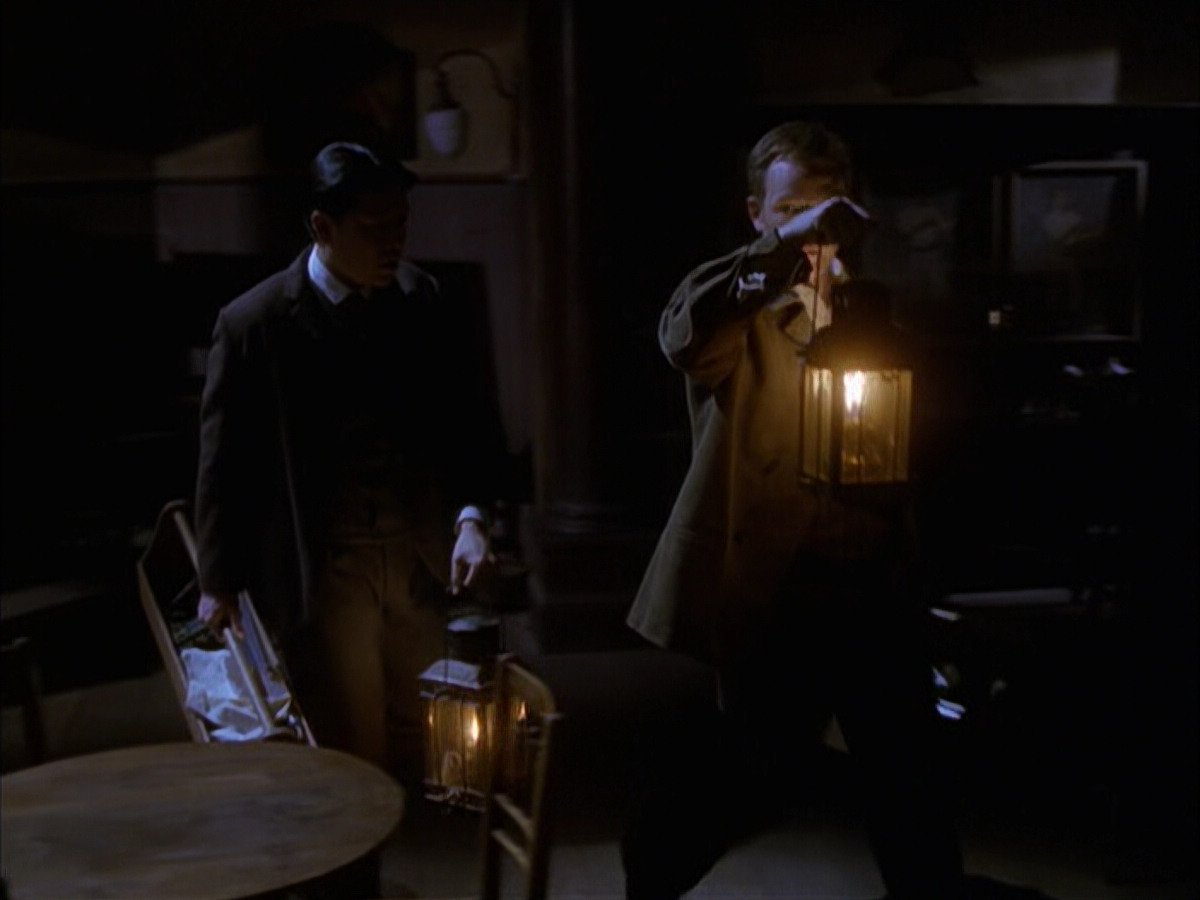 extant_StarTrek_VOY_6x17-SpiritFolk_02178.jpg
