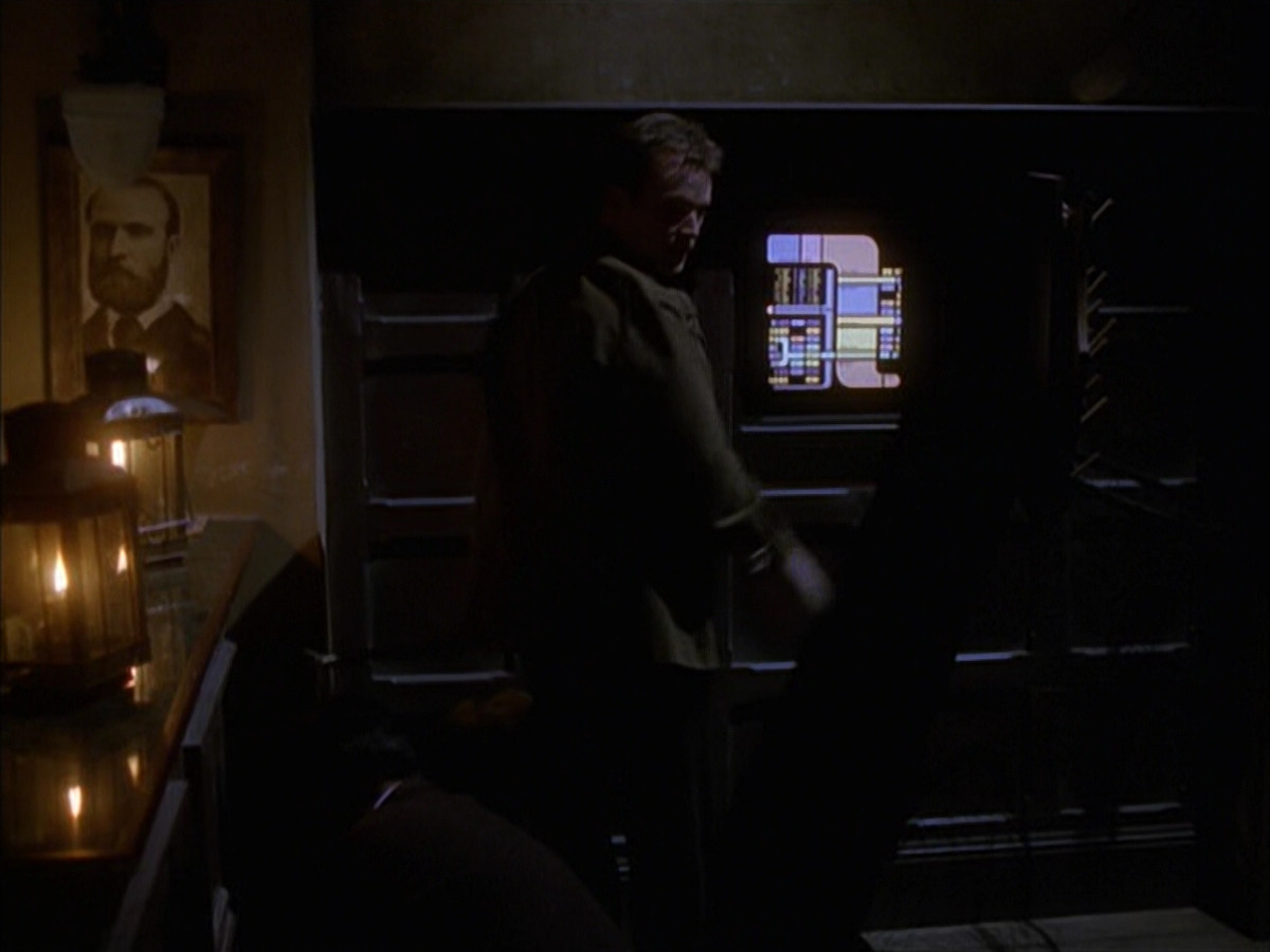 extant_StarTrek_VOY_6x17-SpiritFolk_02189.jpg