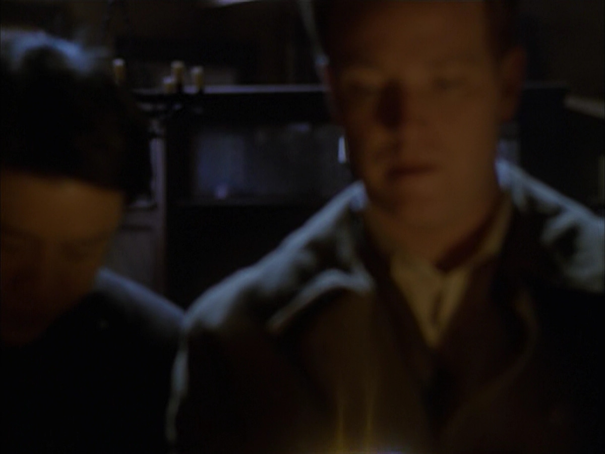 extant_StarTrek_VOY_6x17-SpiritFolk_02196.jpg