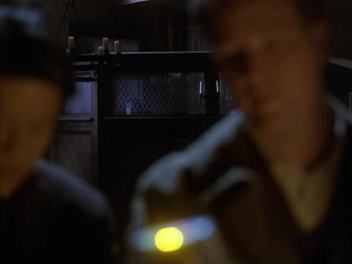 extant_StarTrek_VOY_6x17-SpiritFolk_02197.jpg