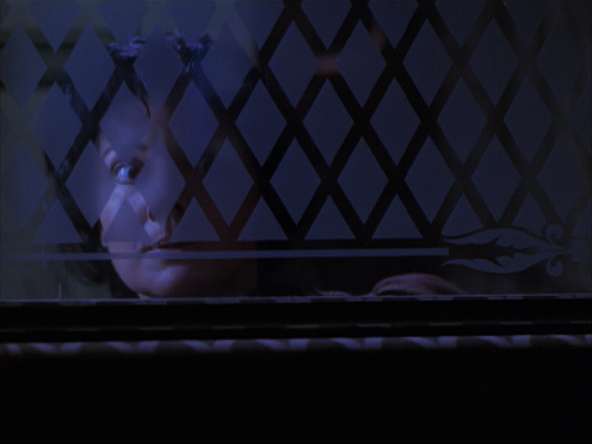 extant_StarTrek_VOY_6x17-SpiritFolk_02202.jpg