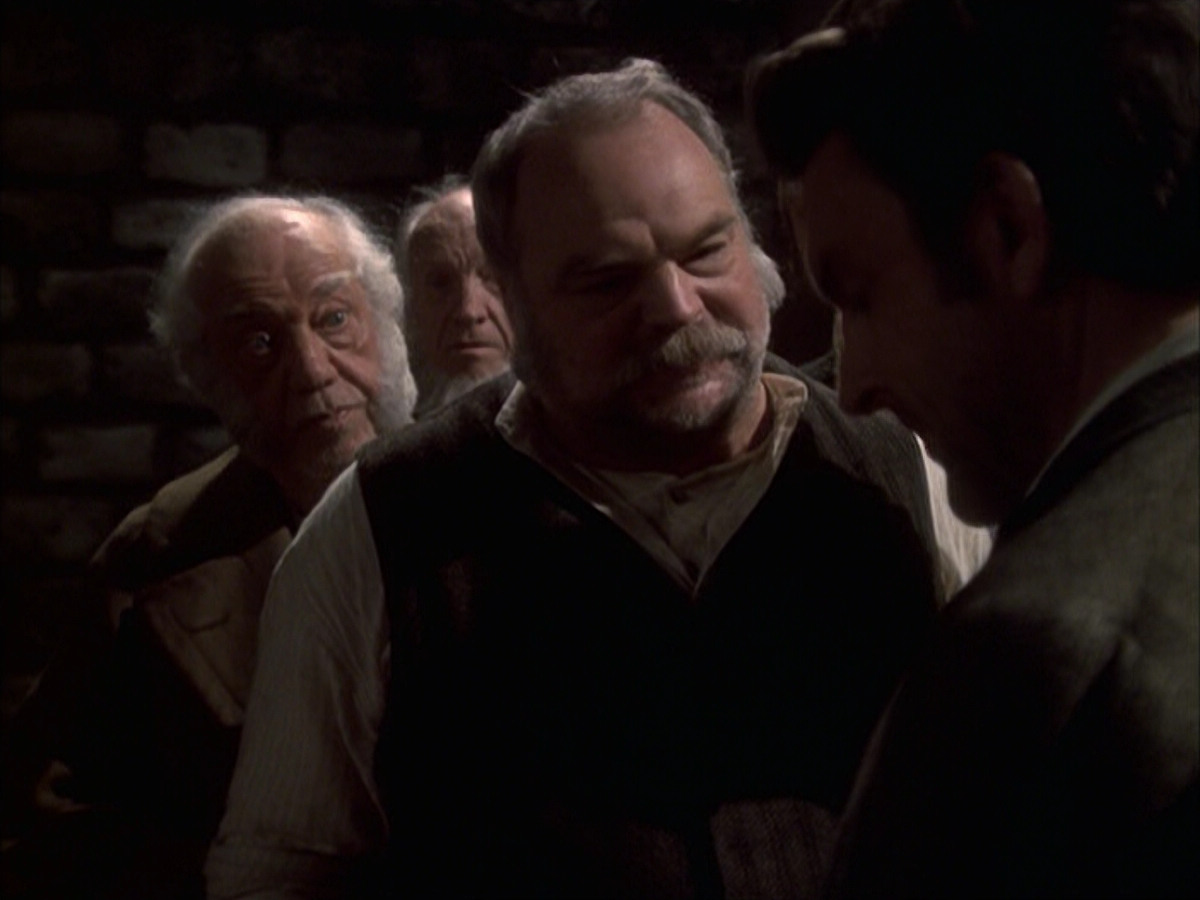 extant_StarTrek_VOY_6x17-SpiritFolk_02213.jpg