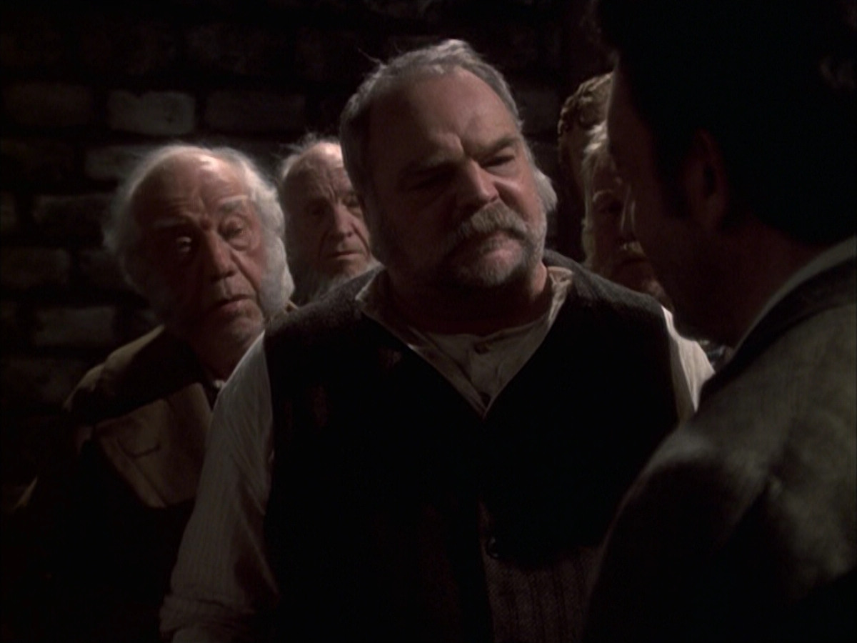 extant_StarTrek_VOY_6x17-SpiritFolk_02264.jpg