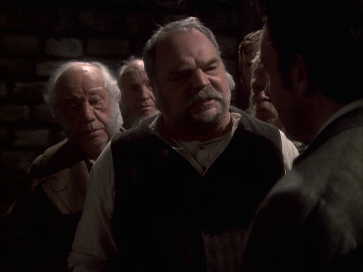 extant_StarTrek_VOY_6x17-SpiritFolk_02265.jpg
