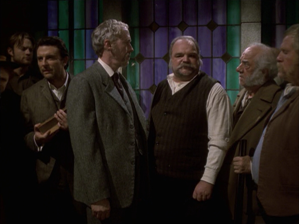 extant_StarTrek_VOY_6x17-SpiritFolk_02313.jpg