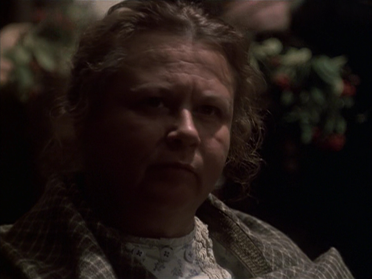 extant_StarTrek_VOY_6x17-SpiritFolk_02326.jpg