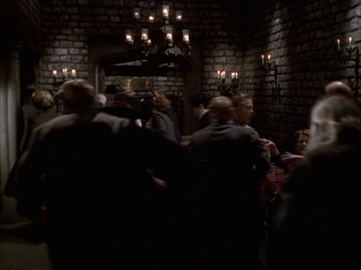 extant_StarTrek_VOY_6x17-SpiritFolk_02352.jpg