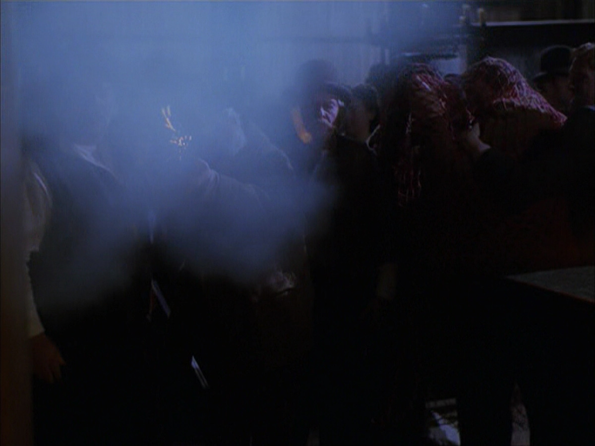 extant_StarTrek_VOY_6x17-SpiritFolk_02384.jpg