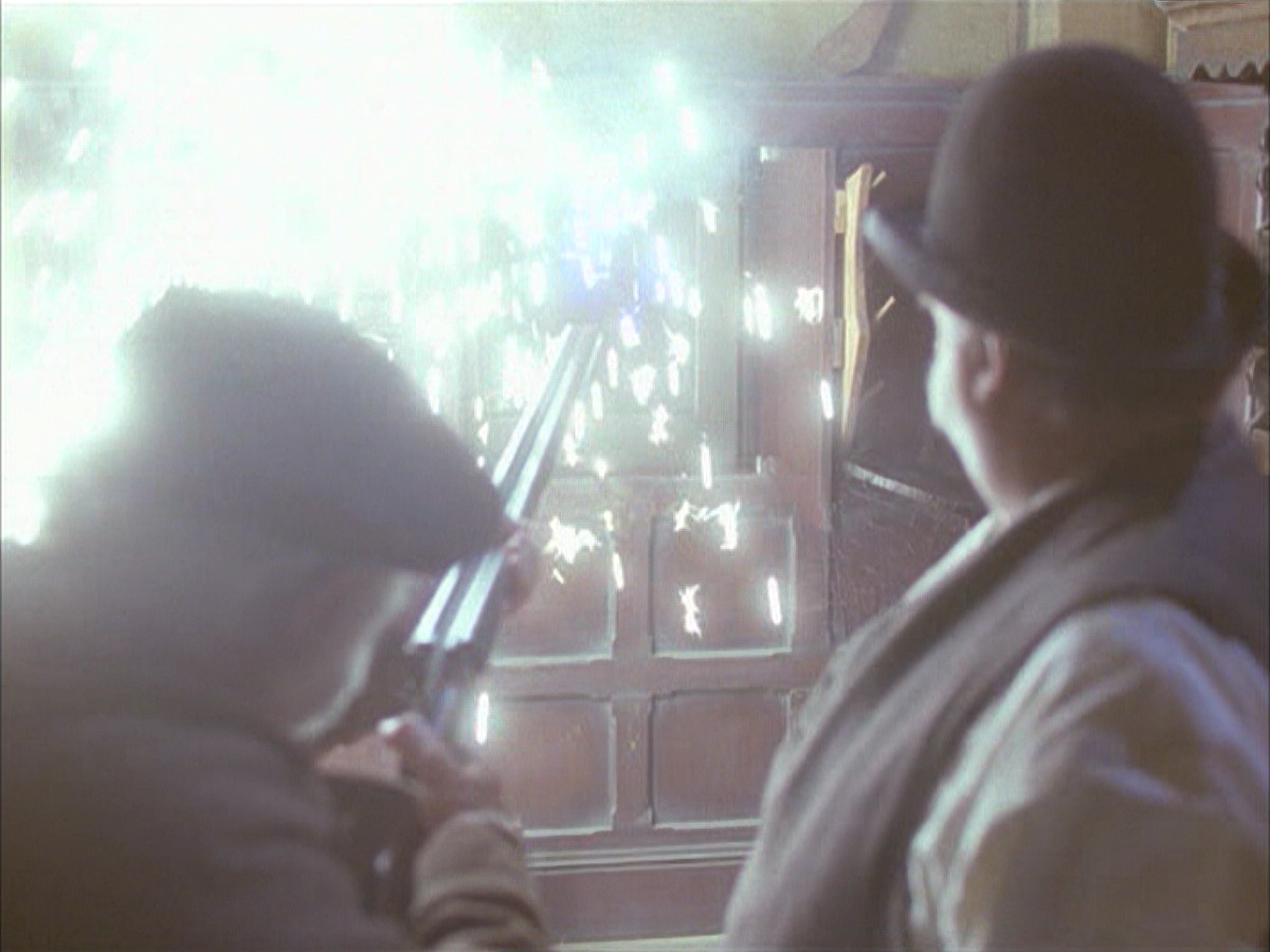 extant_StarTrek_VOY_6x17-SpiritFolk_02385.jpg