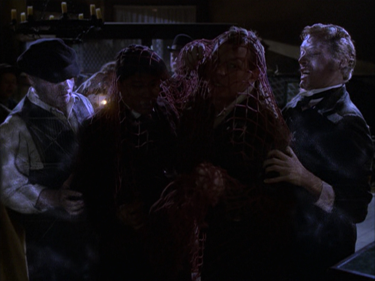 extant_StarTrek_VOY_6x17-SpiritFolk_02402.jpg