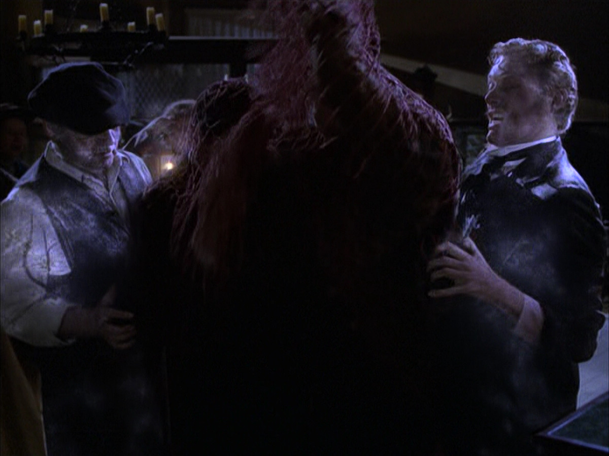 extant_StarTrek_VOY_6x17-SpiritFolk_02403.jpg