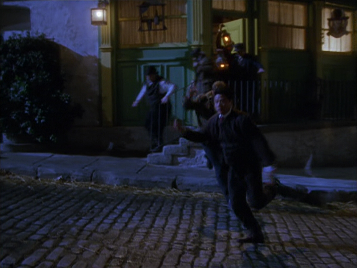 extant_StarTrek_VOY_6x17-SpiritFolk_02418.jpg