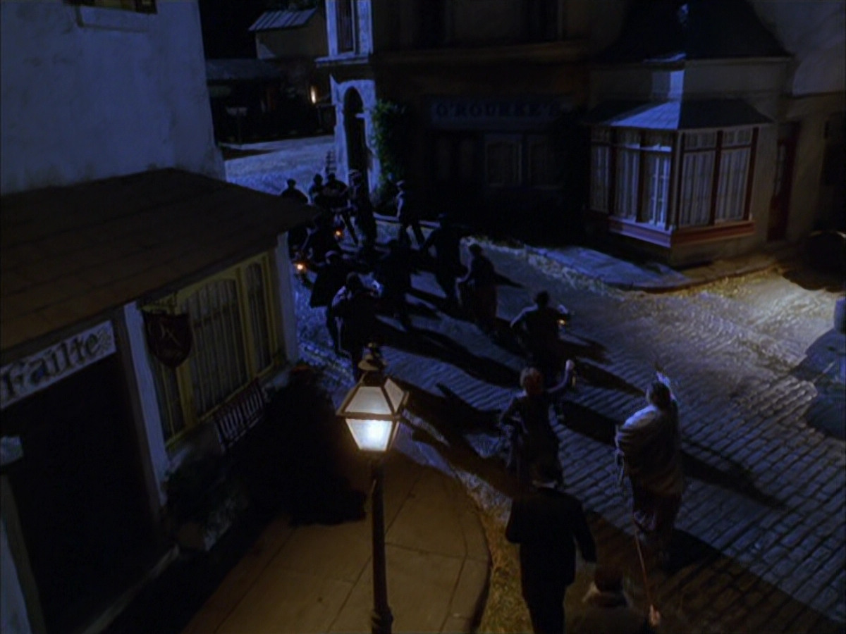 extant_StarTrek_VOY_6x17-SpiritFolk_02439.jpg