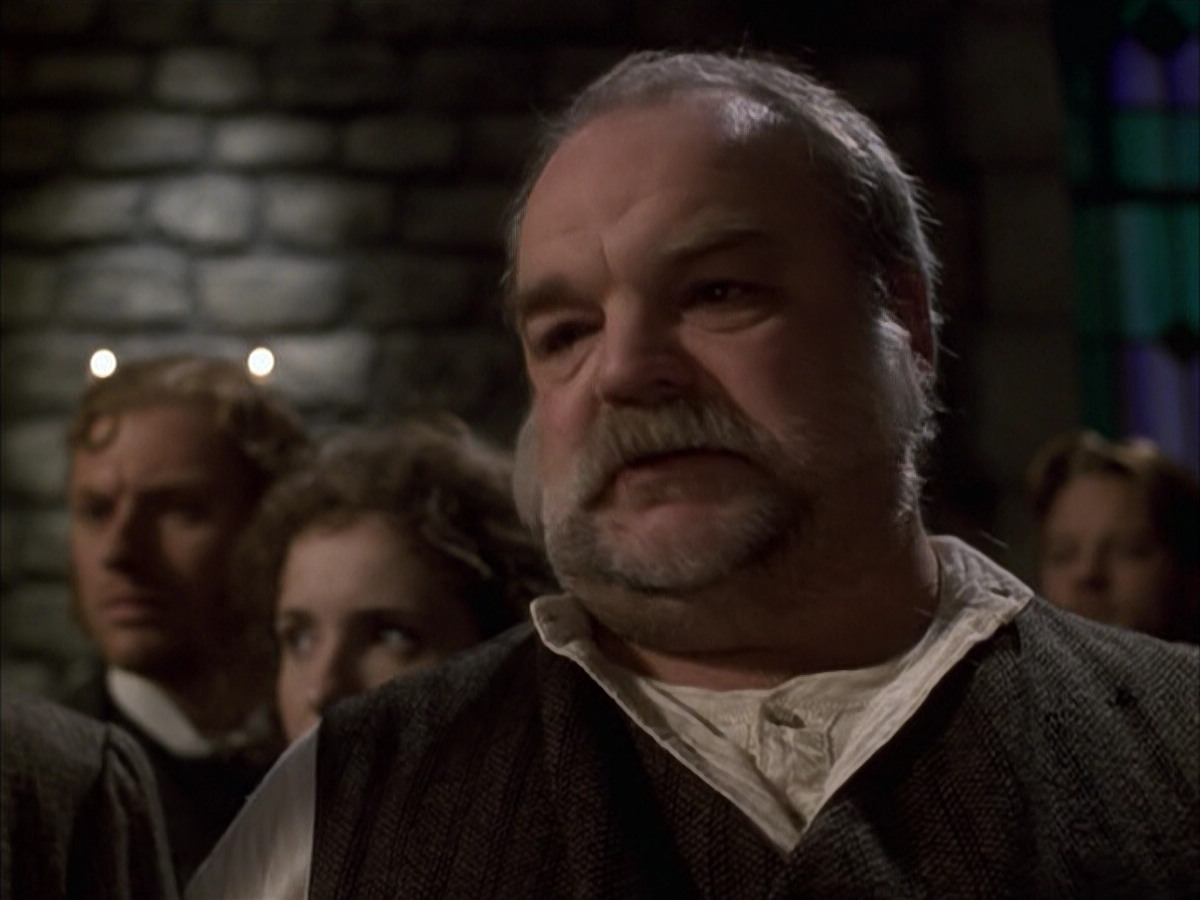 extant_StarTrek_VOY_6x17-SpiritFolk_02836.jpg